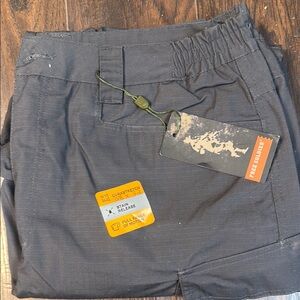 Gray Cargo Pants with Elastic Waistband and Textured Fabric